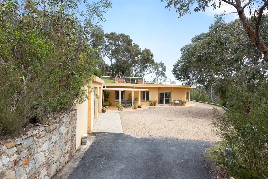 Bradbury 3房  One-of-a-kind Hills retreat, where architecture and nature exist in perfect harmony