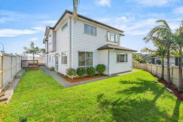 33 Lagonda Rise, Albany, North Shore City