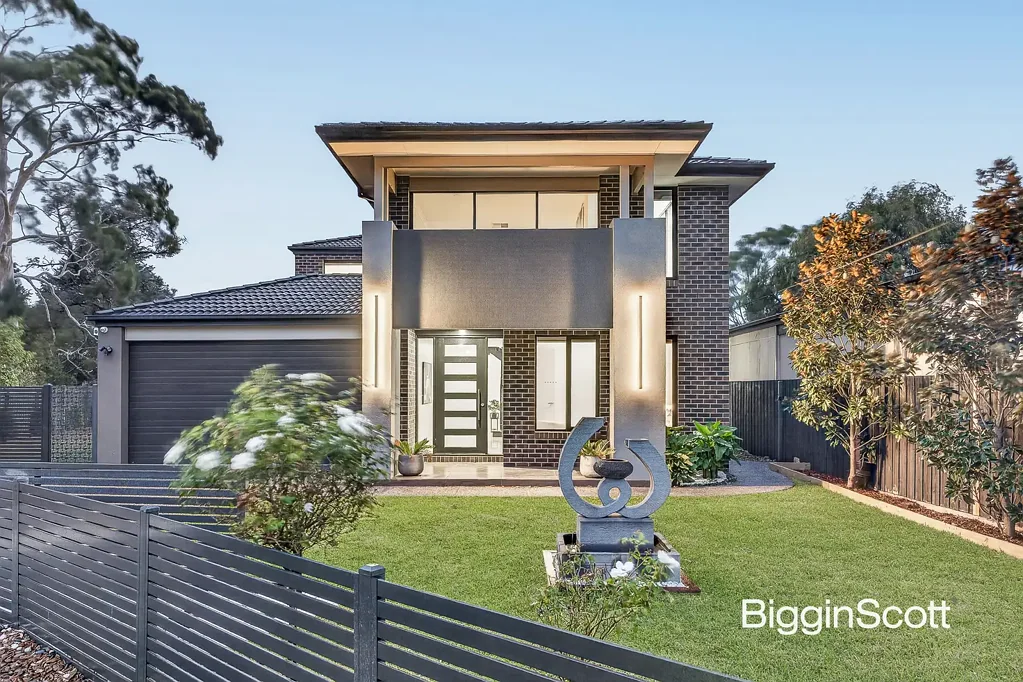 Glen Waverley 5Zimmer LIGHT ILLUMINATED LUXURY IN DUAL SCHOOL ZONES!