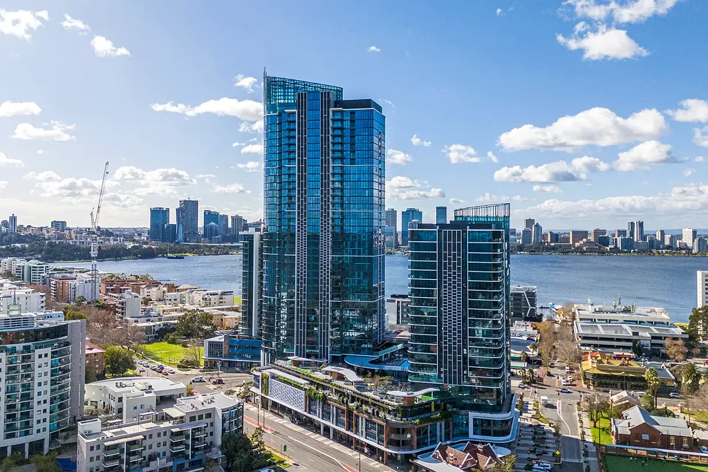 South Perth 2침실 Resort Style Living in the Heart of South Perth