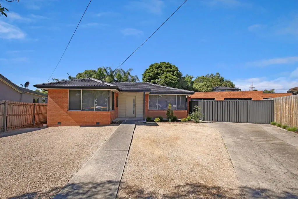 ONE ROOM AVAILABLE WITH AN ENSUITE & A SPLIT SYSTEM