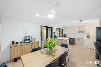 21 Wicks Street, New Auckland, QLD 4680, 4 Schlafzimmer, 2 Badezimmer, House