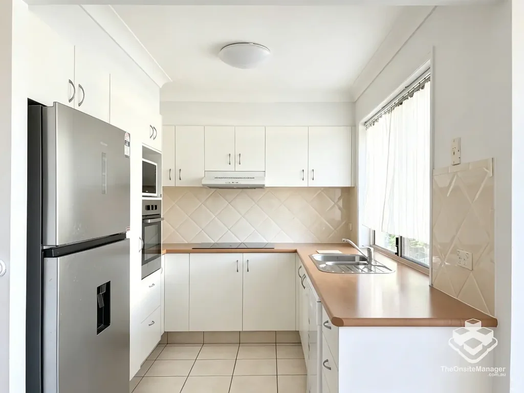 Spacious & Convenient 3-Bedroom Townhouse in Prime Location