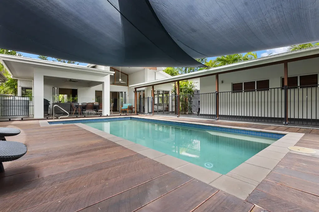 Wonga Beach 5房  Coastal Grandeur: The Ultimate Absolute Beachfront Holiday or Family Home