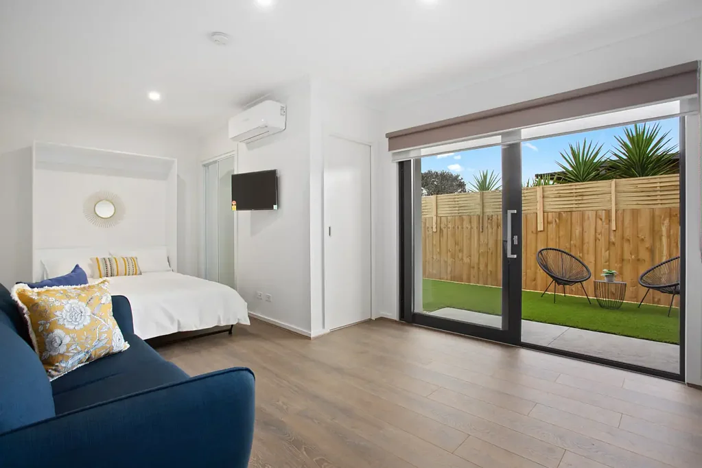 Fully furnished studio with all bills included!