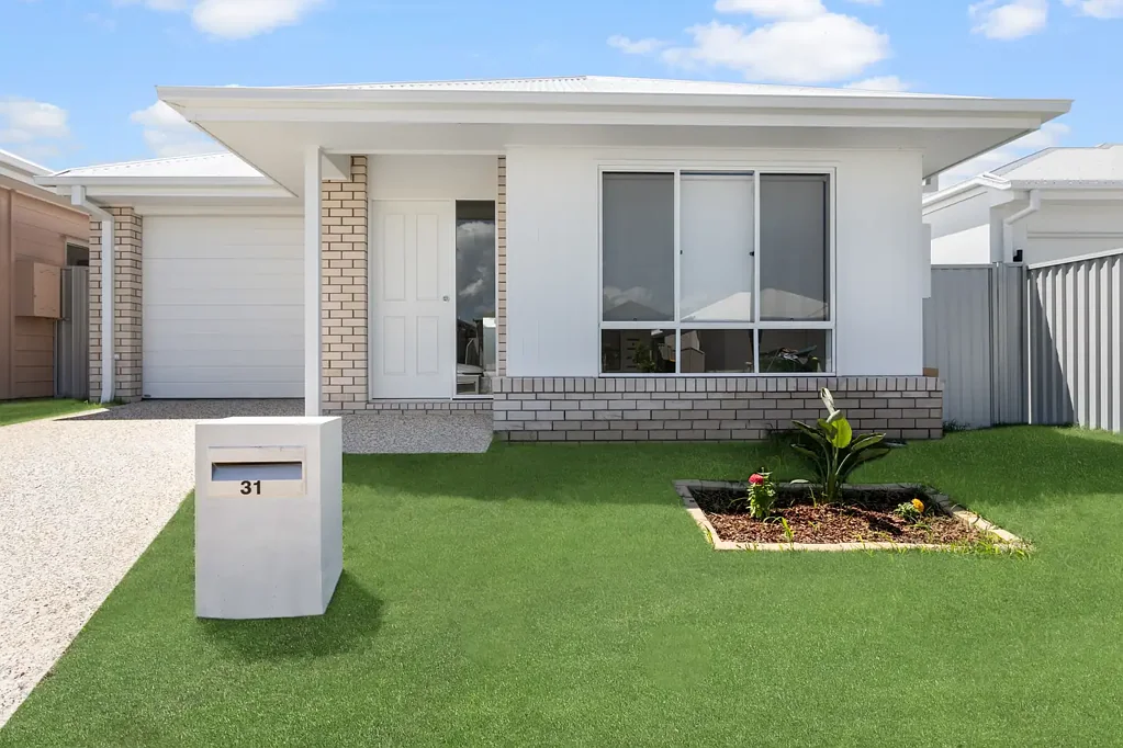 Modern & Stylish Living in Leafy Griffin