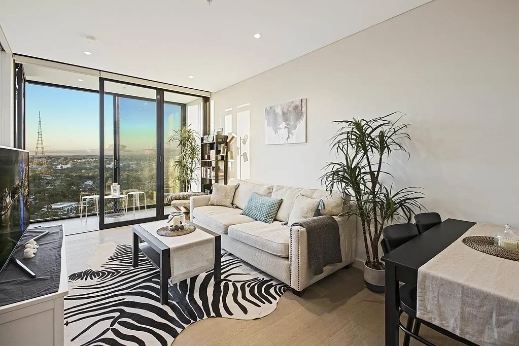 Sunlit & Spacious One Bedroom with Parking