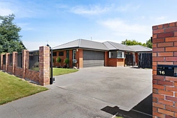 16 Colchester Place, Templeton