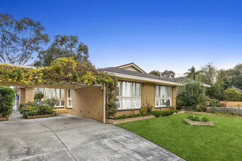 Oakleigh South 4房 宽敞单层泳池畔静居 Sprawling Single Level Poolside Sanctuary