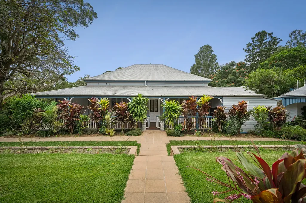 Pomona 5 Bedroom Timeless, Iconic Queensland Style And Charm