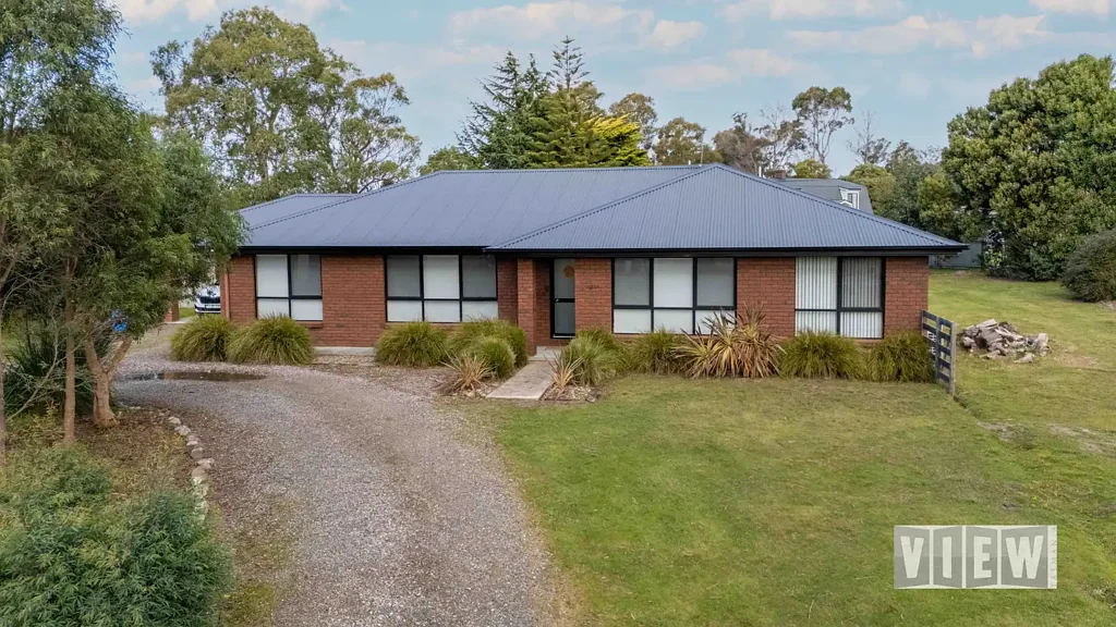 Latrobe 3房  Spacious Country Living with Modern Comforts on Over an Acre