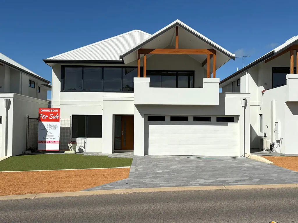 Geraldton 3ਬੈੱਡਰੂਮ Brand New Build - Central two storey house with ocean views (2 available)