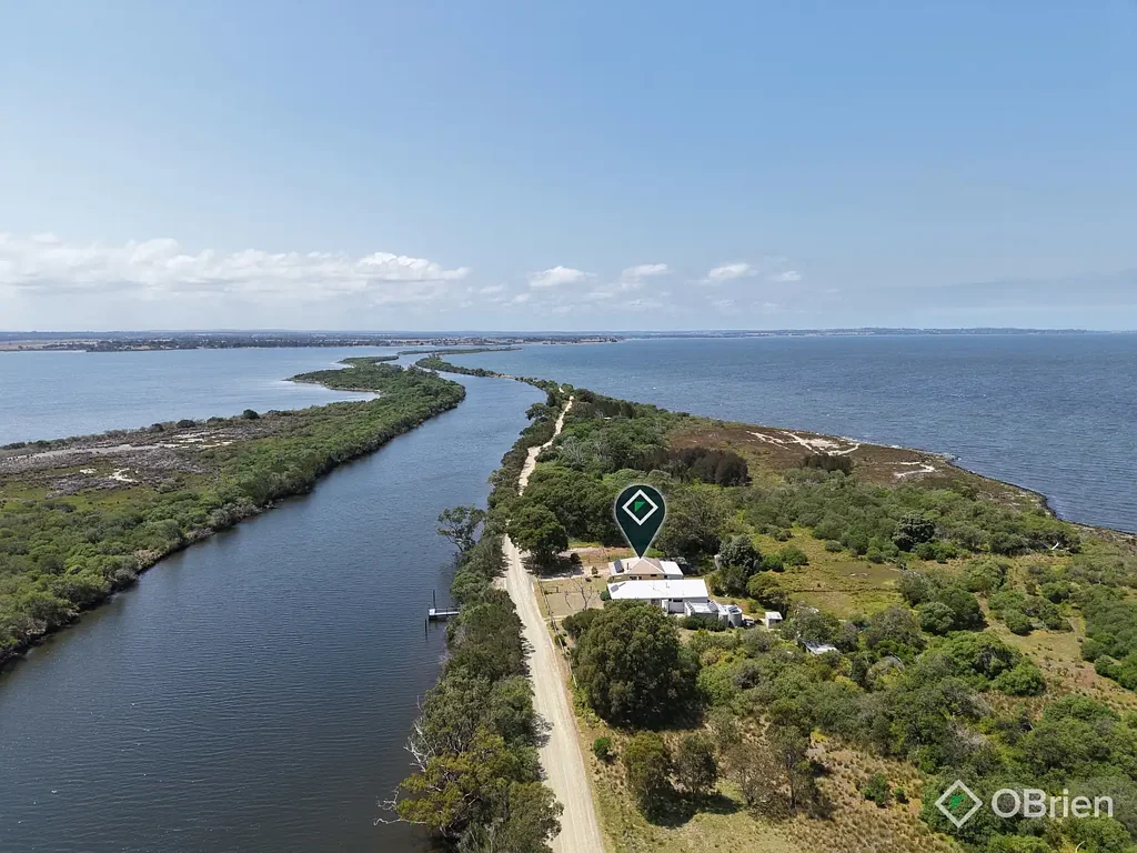 Eagle Point 1 Bedroom A rare off-grid waterfront holding on East Gippslands Famous Silt Jettys