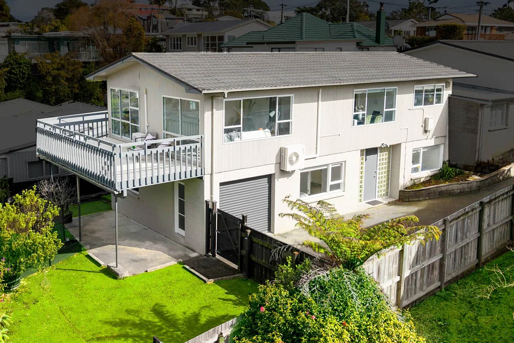 2/100 Sunrise Avenue, Mairangi Bay, North Shore City