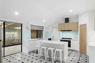 18 Adelphi Court, Marangaroo, WA 6064, 5 slaapkamers, 2 badkamers, House