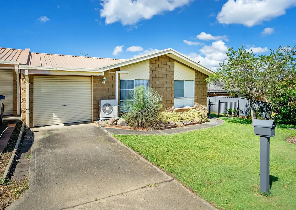 Neat and tidy FOUR bedroom duplex
