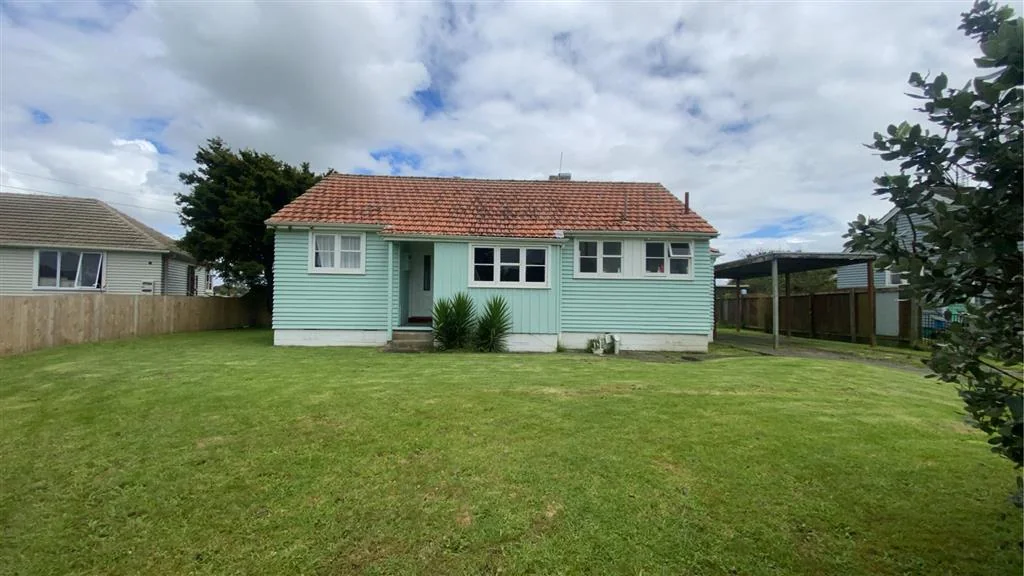 3 Bedroom Home - Quiet West Side Location