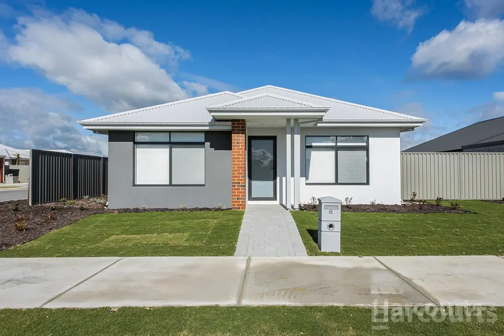 Five Bedrooms, Fresh Feels & Family Appeal!