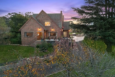 Kangaroo Flat 6कमरा A Rare Family Estate with Resort-Style Living