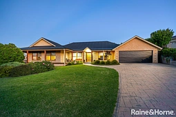 8 Lyndoch Place, Bourkelands