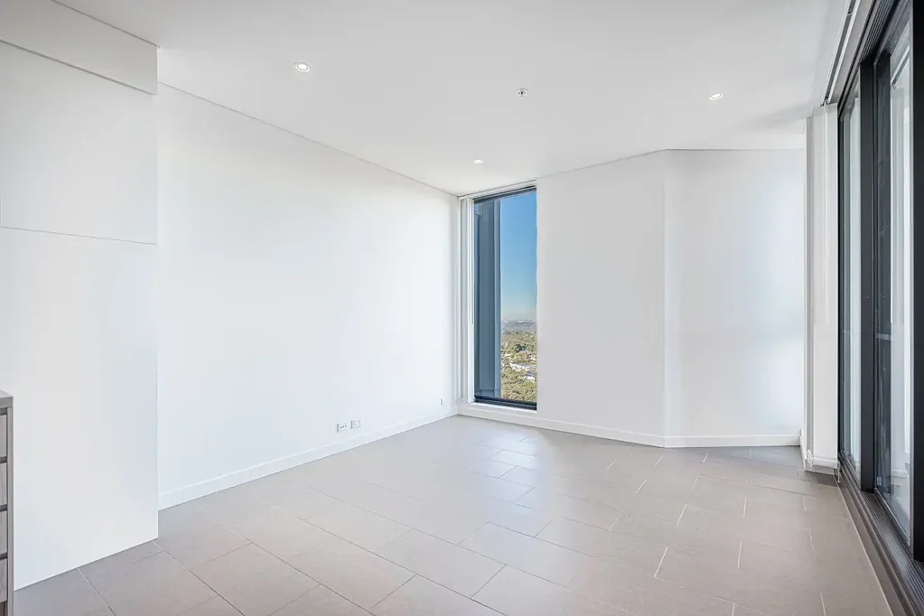 North Ryde 1房 地铁近邻 便捷生活 高端装修 开放式设计 设计师厨房 全屋瓷砖 舒适空调 时尚浴室 高速网络 游泳池 空中花园 健身房 Modern 1 BEDROOM Apartment with STUDY in Prime Location next to North Ryde Metro Station