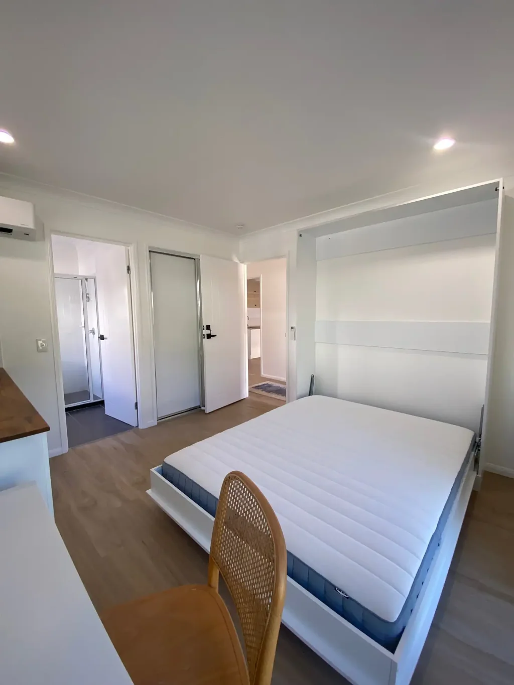 MODERN STUDIO IN BLACKS BEACH!