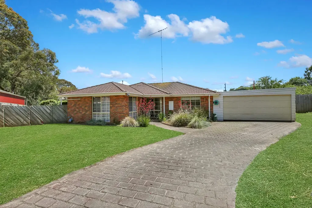 18 Adam Court, Drouin, VIC 3818