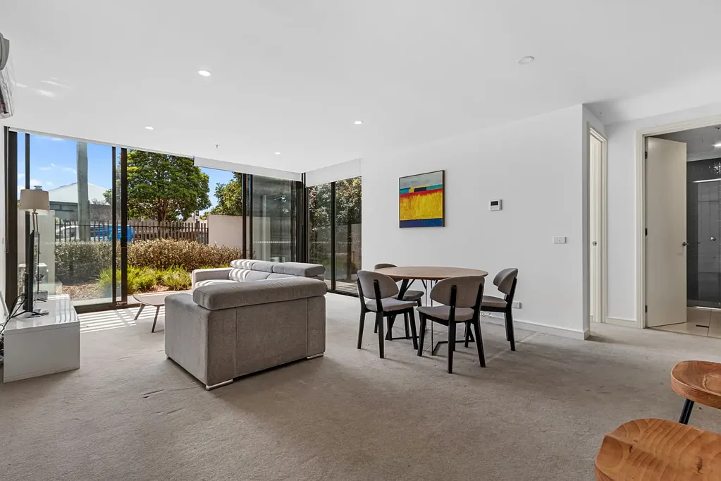 Modern two bedroom Apartment Ready to Move in Now!