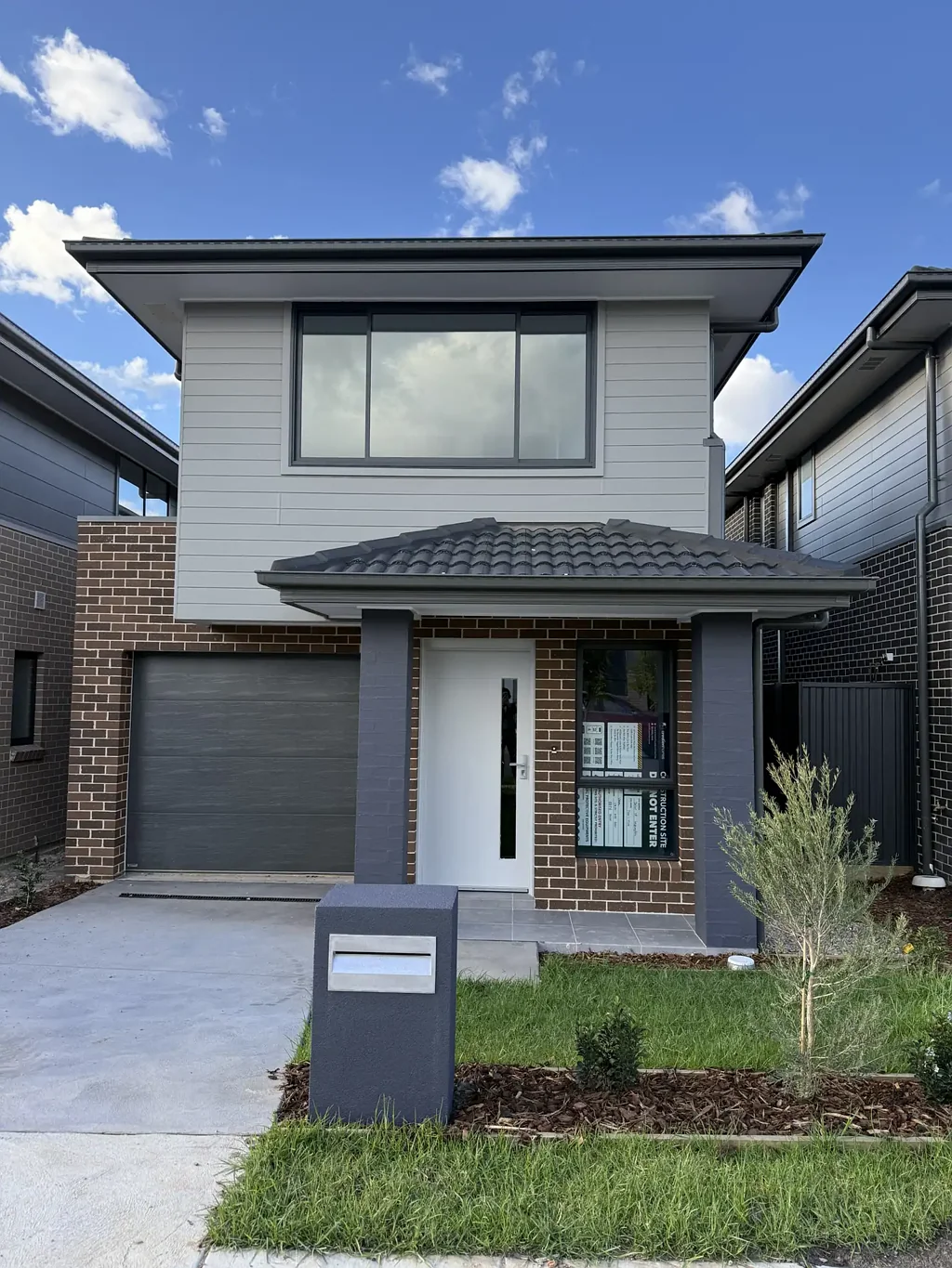 Spacious 5-Bedroom Family Rental in Leppington