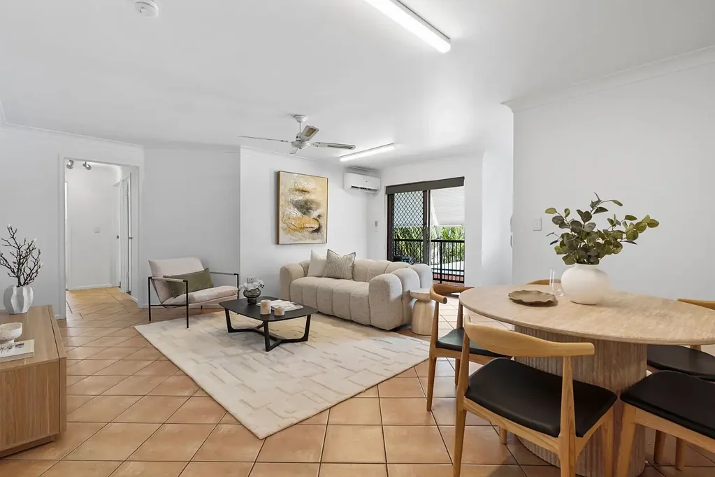 Indooroopilly 2房 宽敞两居室公寓 – 极致便利 Spacious Two-Bedroom Apartment – Exceptional Convenience