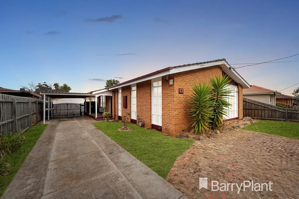 A FAMILY HOME IN A PRIME LOCATION!