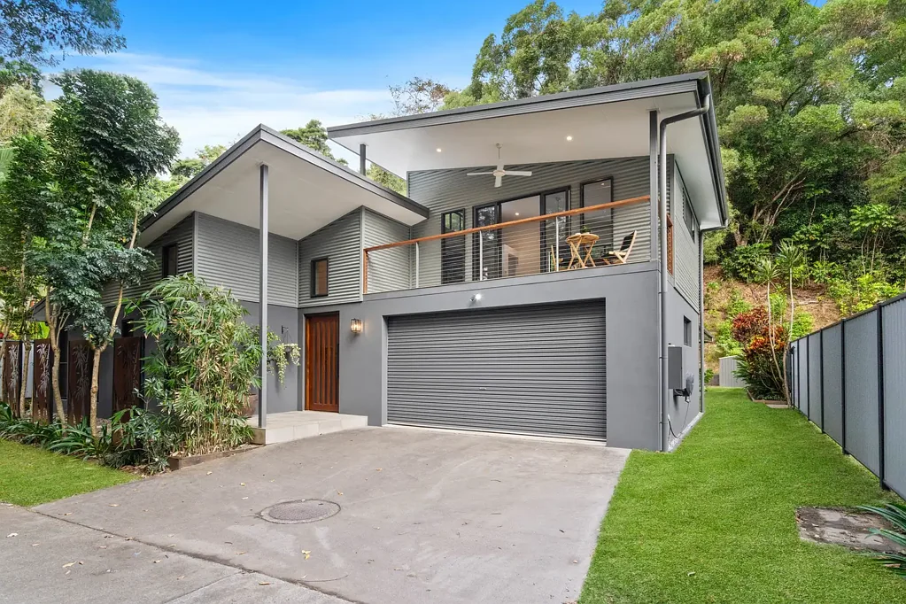 Brinsmead 5ਬੈੱਡਰੂਮ Contemporary Brinsmead Sanctuary with Rainforest Backdrop