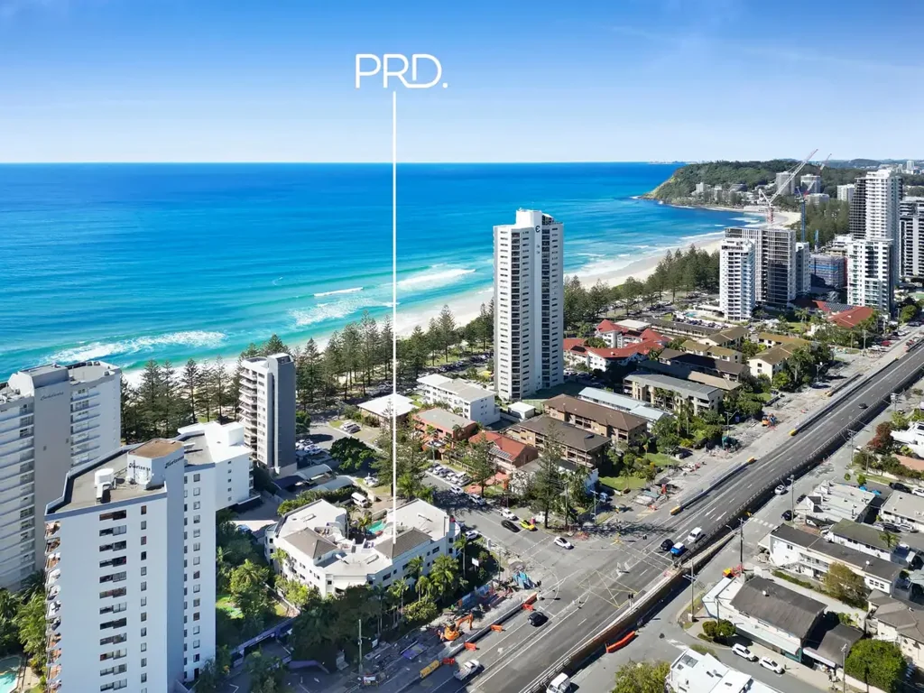 Burleigh Heads 2 Bedroom Rare Beachside Apartment With Rooftop Terrace & Two Car Spaces!