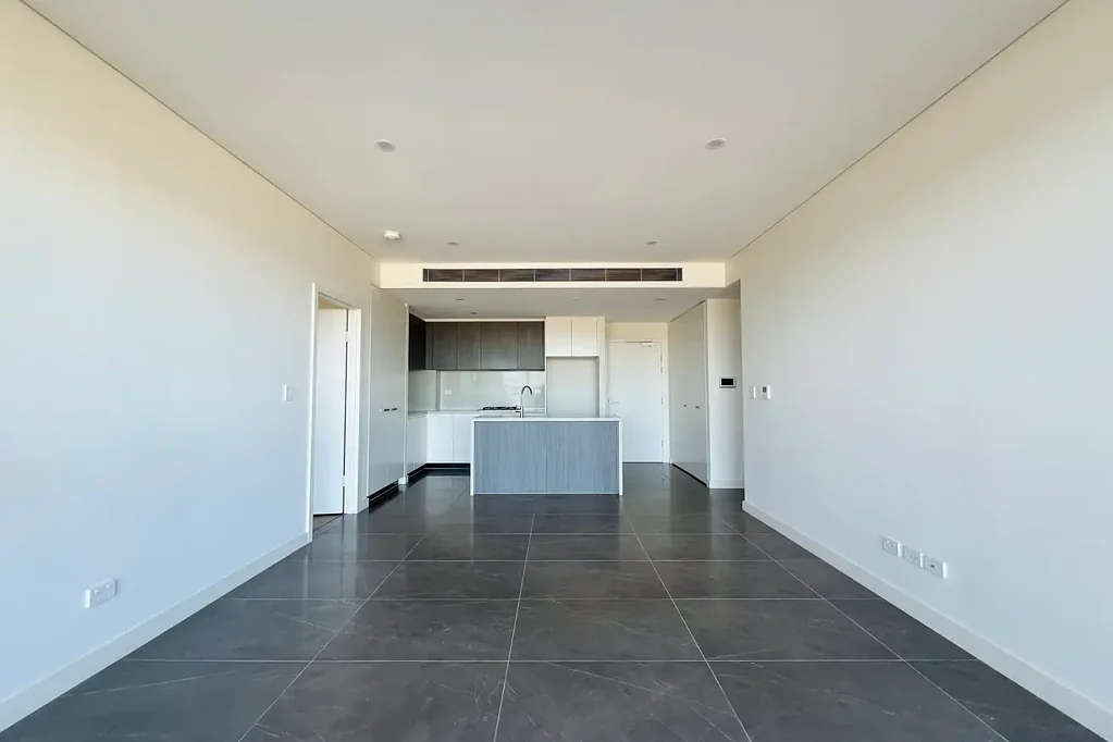 199Sqm Penthouse & 3 Bedrooms + Huge Study Room-Can be the Fourth Bedroom & Tiles and Timber Floor & Kitchen Island & UNFURNISHED