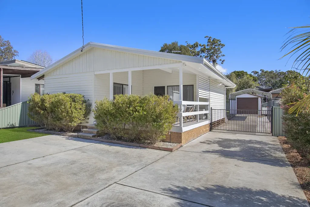 Charmhaven 2 Bedroom Move Straight In with Plenty of Potential