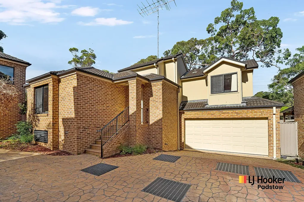 Padstow Heights 3房  Spacious Freestanding Multi-Level Entertainer with Underground Storage