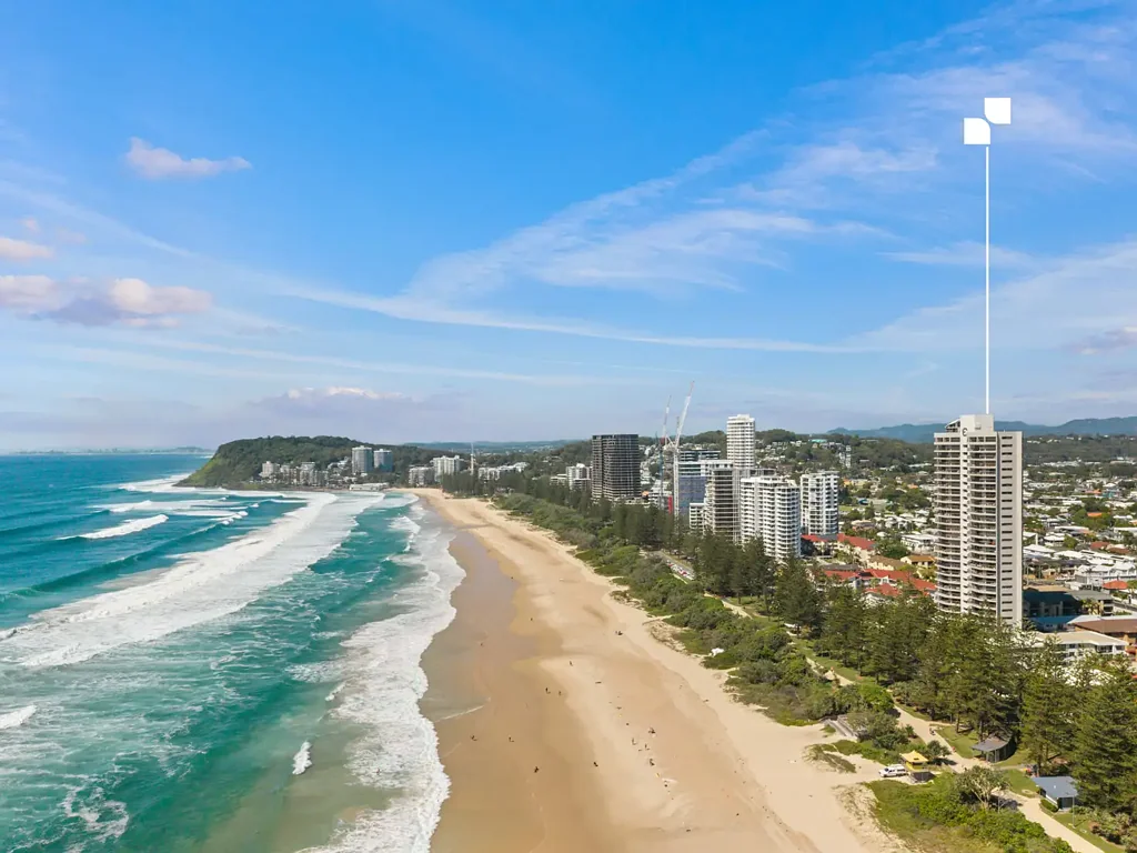 Burleigh Heads 3બેડરૂમ Half-Floor Absolute Beachfront Living with Panoramic Ocean Views