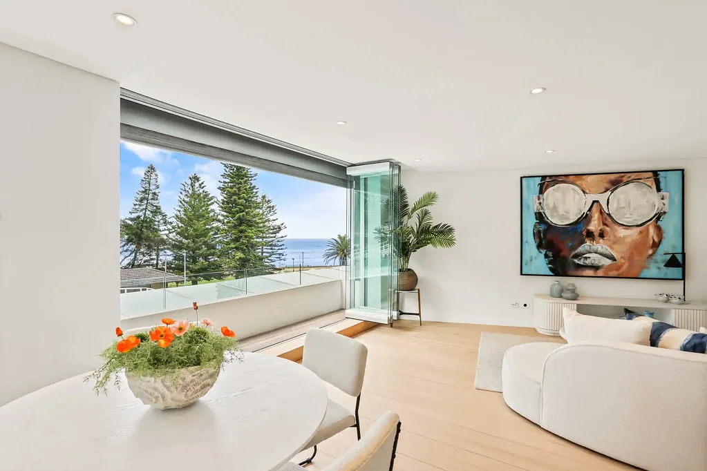 Bronte 2房 Bronte Beach后院 永久无遮挡景观 智能C-Bus家居自动化 热带庭院按摩浴缸 高端ILVE烧烤架 双地暖浴室 超大隔音车库 Idyllic Entertainer's Haven Facing North Directly Opposite Bronte Beach