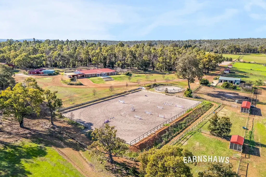 Gidgegannup 4 Bedroom Executive Home & Equestrian Excellence