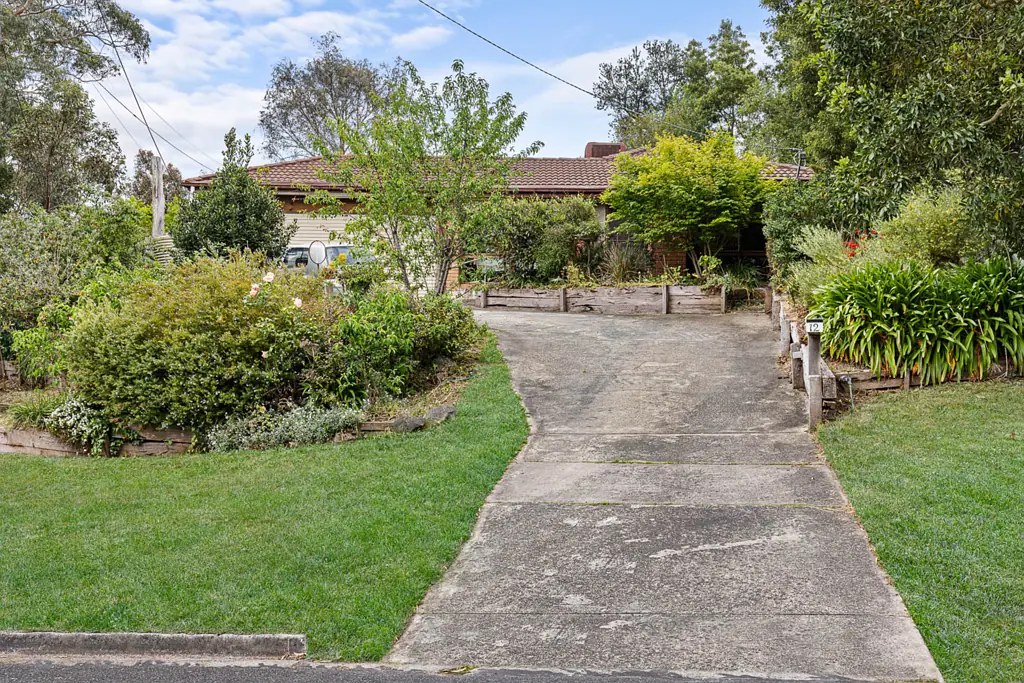 12 Marina Drive, Mount Clear, VIC 3350