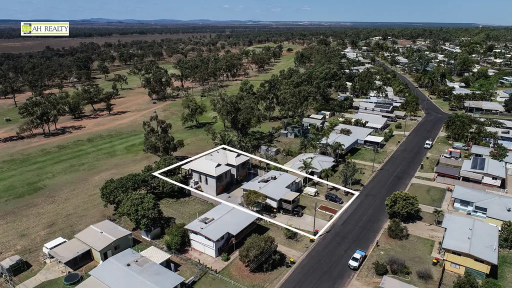 Moranbah 11Phòng ngủ INVESTORS DREAM  2 x DOUBLE STOREY UNITS OVERLOOKING THE GOLF COURSE + HIGH-SET HOME WITH DUAL LIVING POTENTIAL