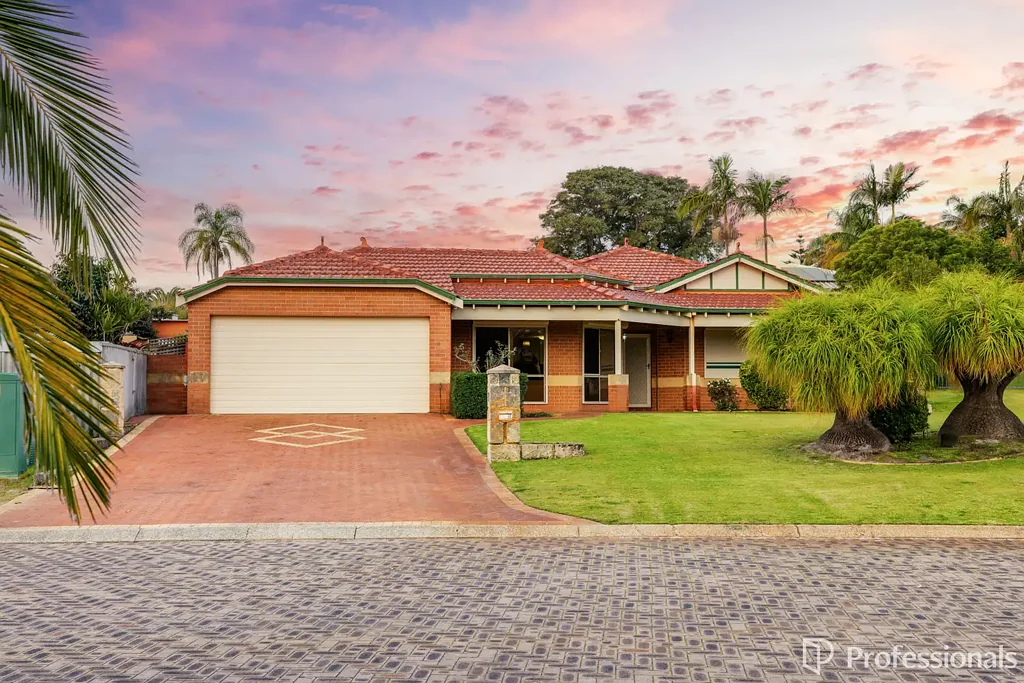 Ballajura 3房  LAKESIDE LIVING AT ITS FINEST!