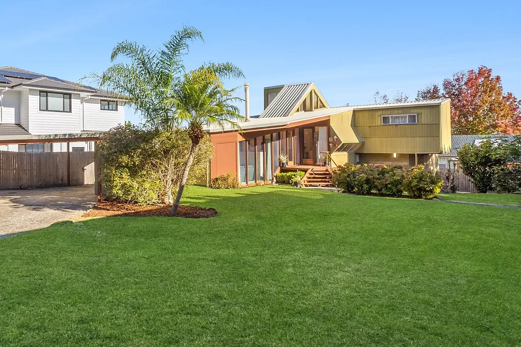 Killarney Heights 3 Slaapkamer ARCHITECT DESIGNED FAMILY HOME ON LEVEL 740SQM PARCEL IN PREMIER STREET