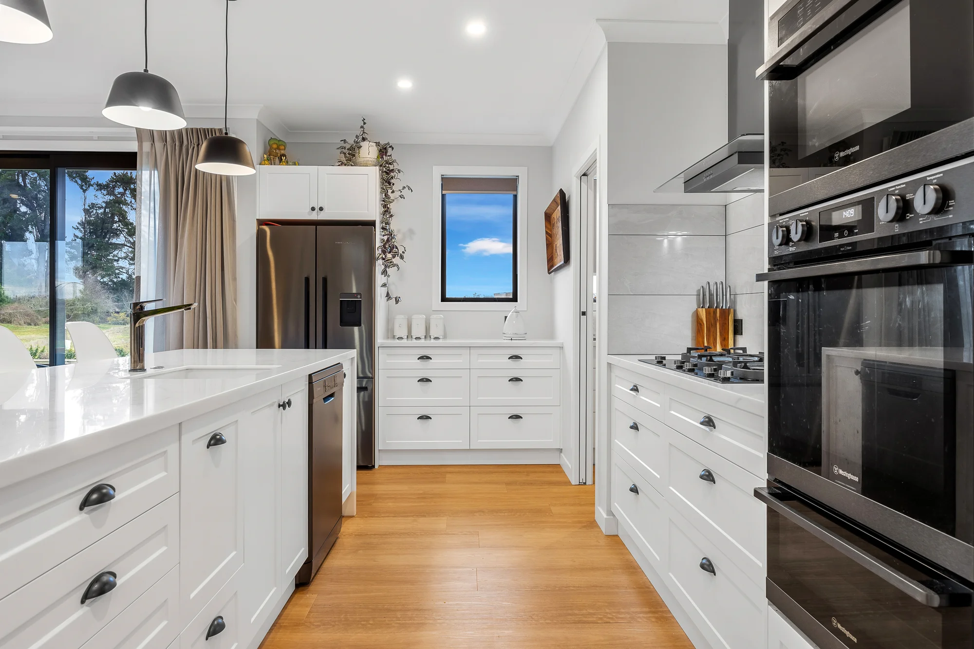 Woodend 4Phòng ngủ Stylish Interiors, Outdoors to Enhance
