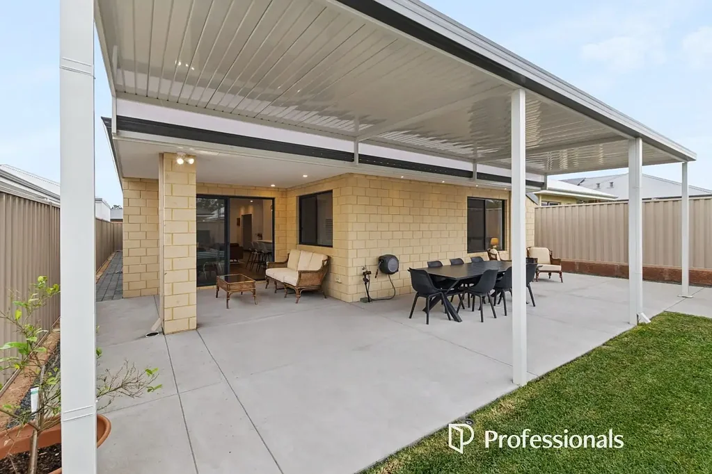 Forrestfield 4कमरा Thinking of Building? This Beautiful Ross North Home is Ready to Enjoy NOW!