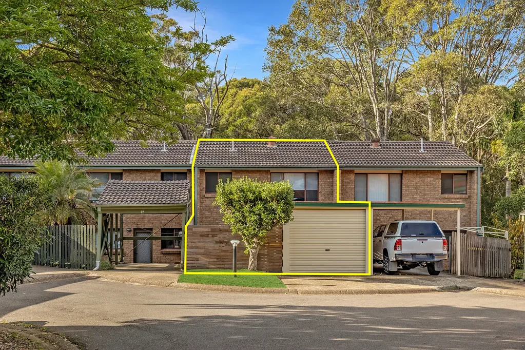 Elermore Vale 3房  Modern Townhouse Backing onto Peaceful Bushland - Low-Maintenance Living with a Natural Outlook