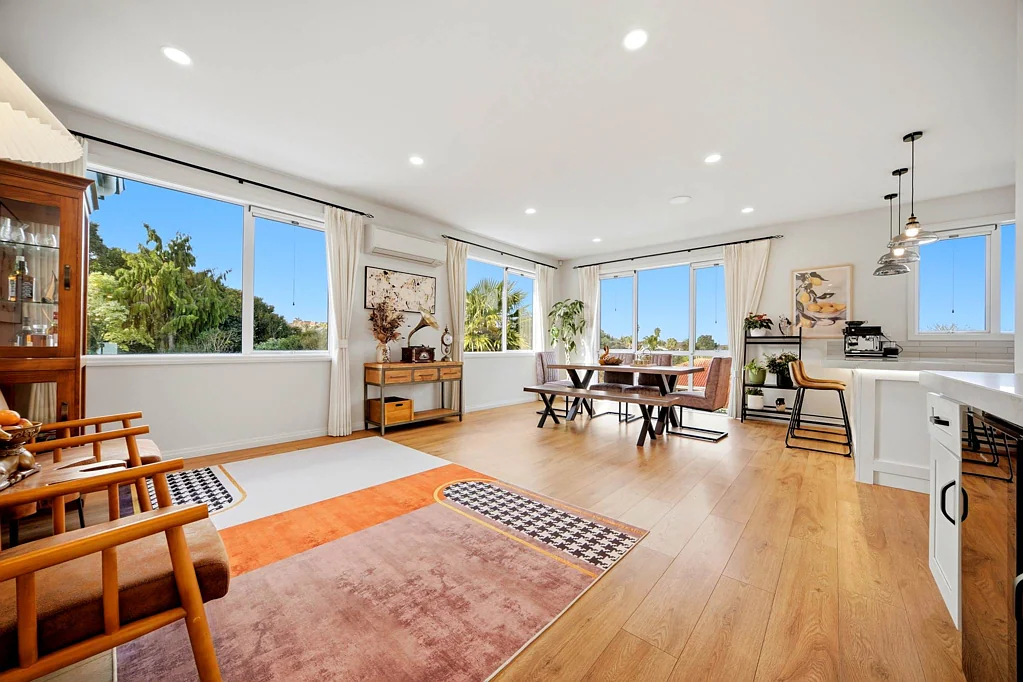 Hobsonville 6Moenga Spacious, Elevated Views & Genuine Granny