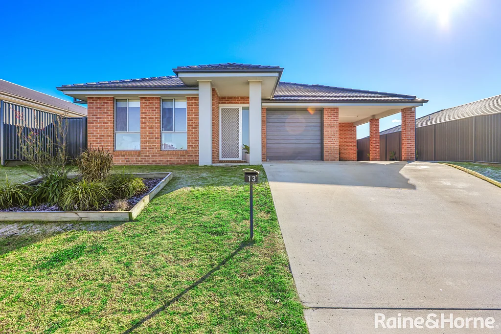 13 Reginald Drive, Kootingal, NSW 2352