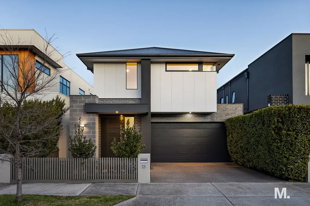 Ascot Vale 4कमरा JUST LIKE EBONY AND IVORY, YOU TOO CAN LIVE IN PERFECT HARMONY.