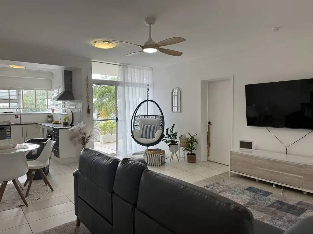 Coastal Luxury Living in a Fully Furnished Retreat
